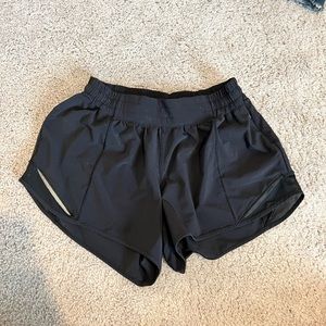 lululemon hotty hot shorts 2.5 inch